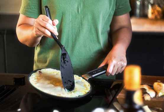 Avoid heating an empty frying pan