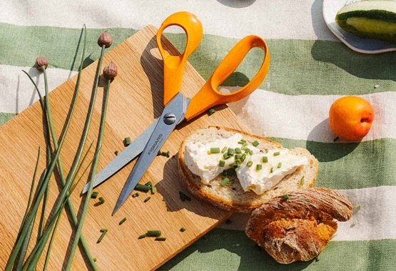 For spontaneous picnics: remember Classic scissors